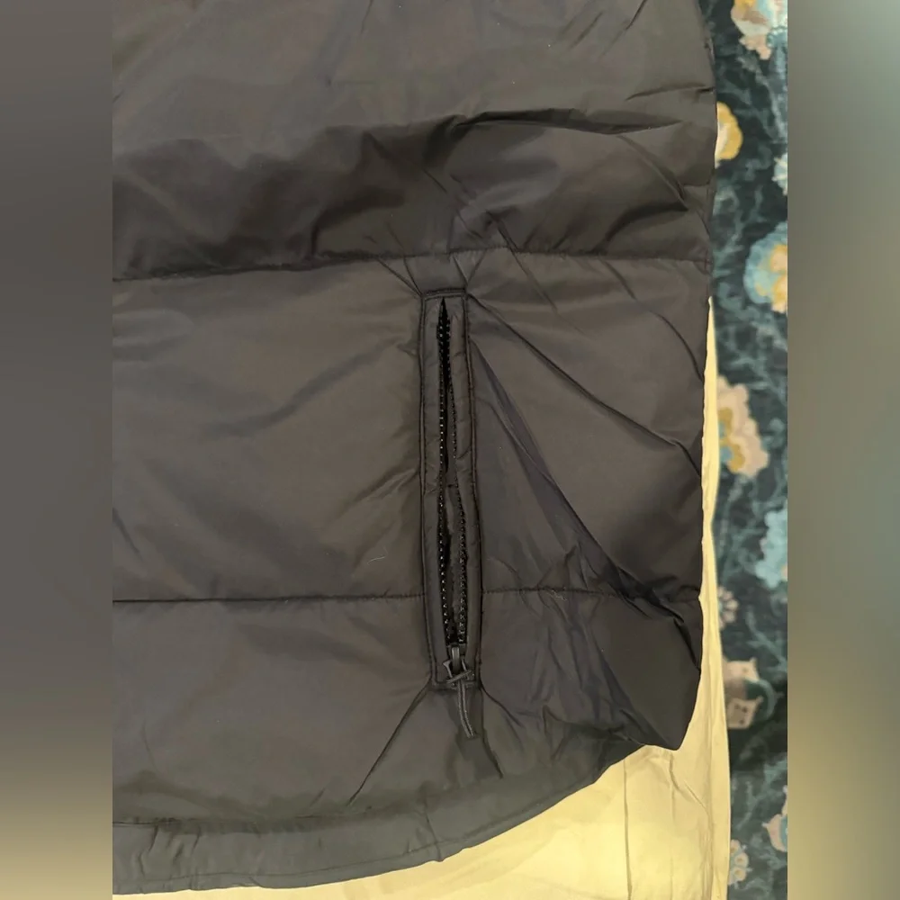 NWT Fabletics Essential Puffer Vest Black Lightweight Insulated Men’s XL